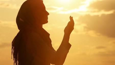 femme musulmane qui prie